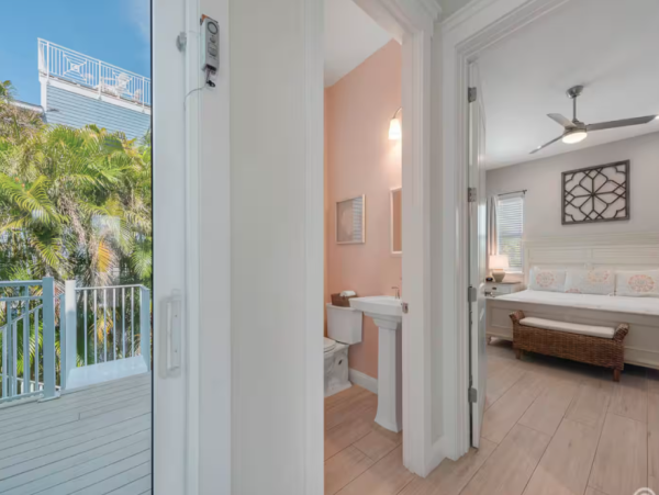 Luxurious Beach Getaway on Anna Maria Island Steps to Beach